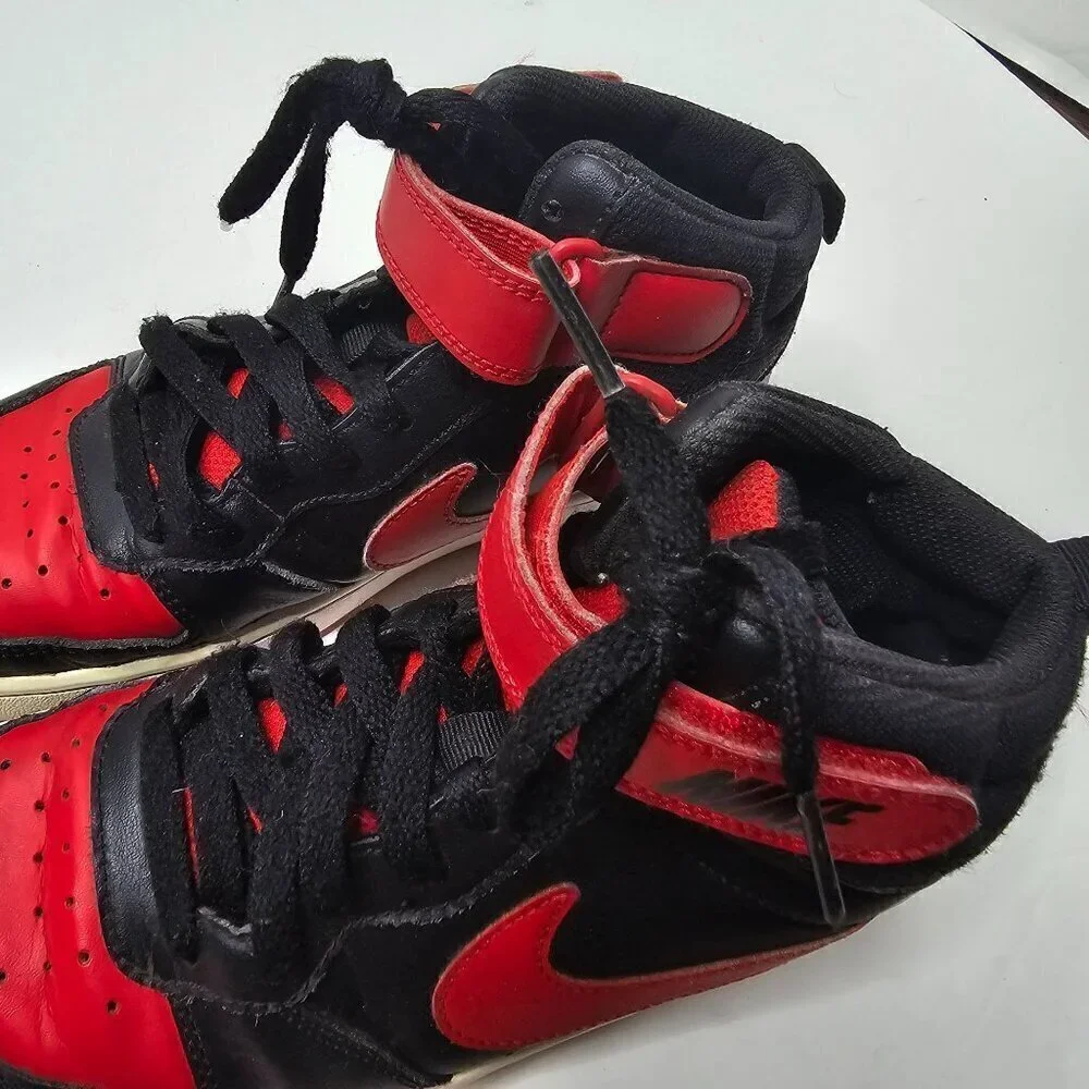 Nike Court Borough Mid 2 Bred Red Black size 5.5 Youth